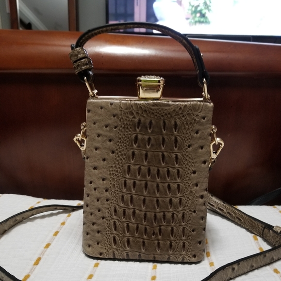 Small pretty fashion handbag. Used only once - Picture 1 of 6